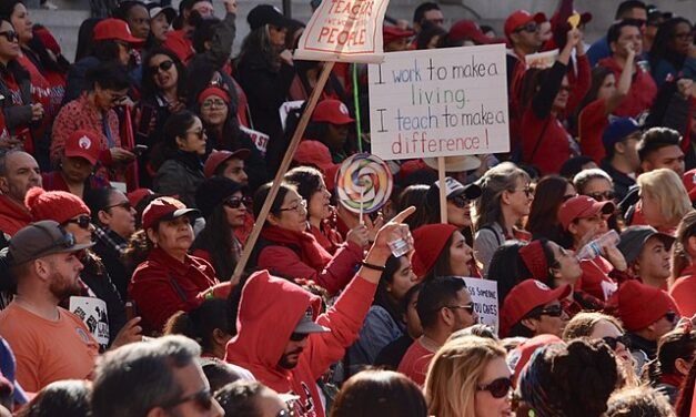 Hundreds of Schools and Kindergartens Remain Shut as Teachers Continue Unofficial Strike Over Pay