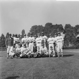 The Dutch baseball team Sparta poses proudly for a group photo on the field, reflecting on their legacy and gearing up for a comeback. As 2025 rankings shake up the European baseball scene, the team eyes redemption with renewed focus and fierce determination.